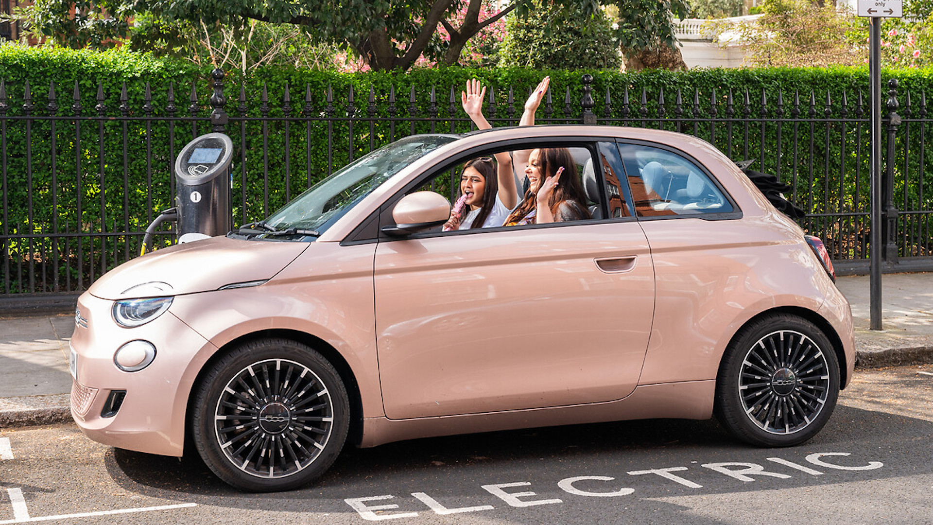 Three quarters of Brits sing in the car according to new Fiat study